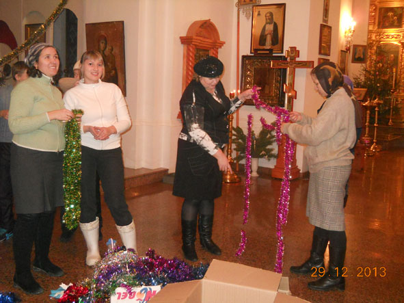 В Кунгуре родители воспитанников церковно-приходской школы украсили храм к Рождеству